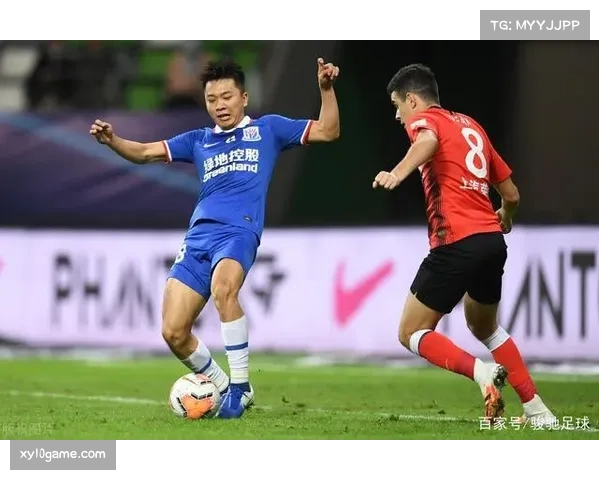 温姓小将左路防守形同虚设 大连边卫防区成对手绿色通道